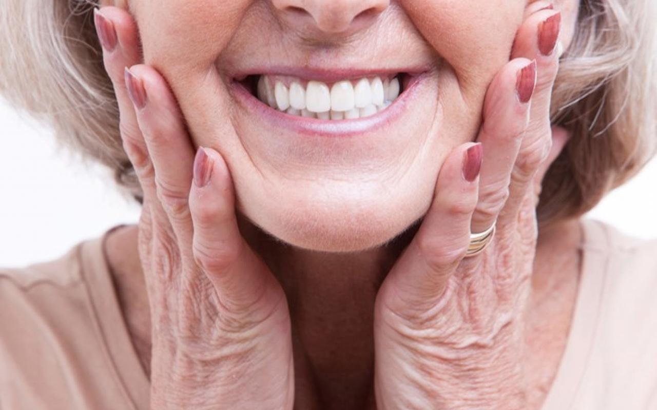 Parodontite: A che età cadono i denti
